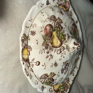Vintage Johnson Brothers autumn delight Serving Bowl w/ lid.